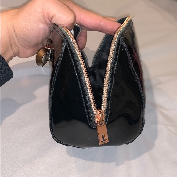 Ted Baker - Vinyl Bow Makeup 💄 Bag - Picture 6 of 7